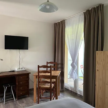 Апартаменты Normandie Avec Piscine Et Jardin